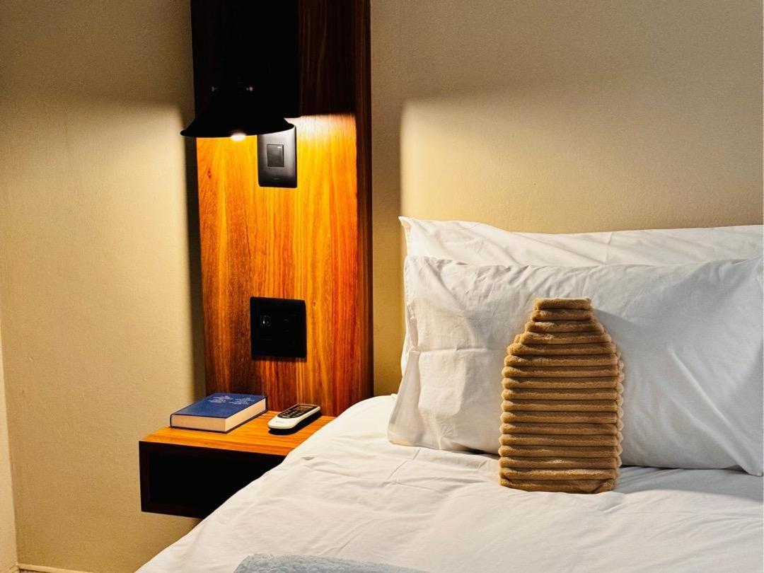 Flying Ostrich Guesthouse & Self-Catering Accommodation Mariental Kamer foto